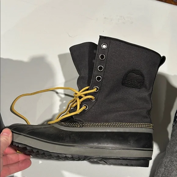 Sorel waterproof boots - Picture 9 of 9